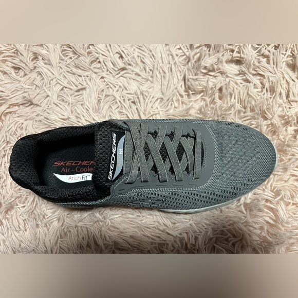 Men’s Skechers no tie slip in tennis shoe - Picture 4 of 6